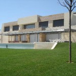 La casa de El Guaje frente a la casa de CR7